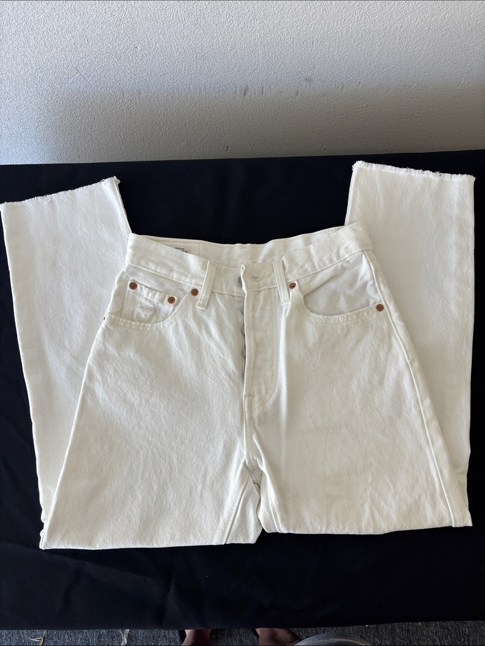 Levi’s Crisp Off-White Denim Jeans - W25
